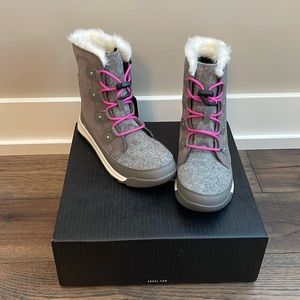 Sorel Whitney II Joan Youth size 5 women’s 7
